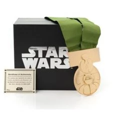 Toynk SalesOne LLC Star Wars Medal of Yavin Gold Plated 1:1 Scale Licensed Prop Replica 9 Toynk SalesOne LLC Star Wars Medal of Yavin Gold Plated 1:1 Scale Licensed Prop Replica -Disney Toys Sales unnamed file 4527